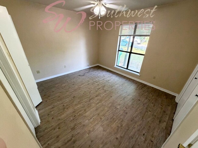 Building Photo - 3 bedroom 2 bath in an excellent neighborhood