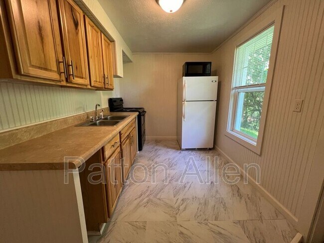 Foto del edificio - 239 Cedar Hill Rd