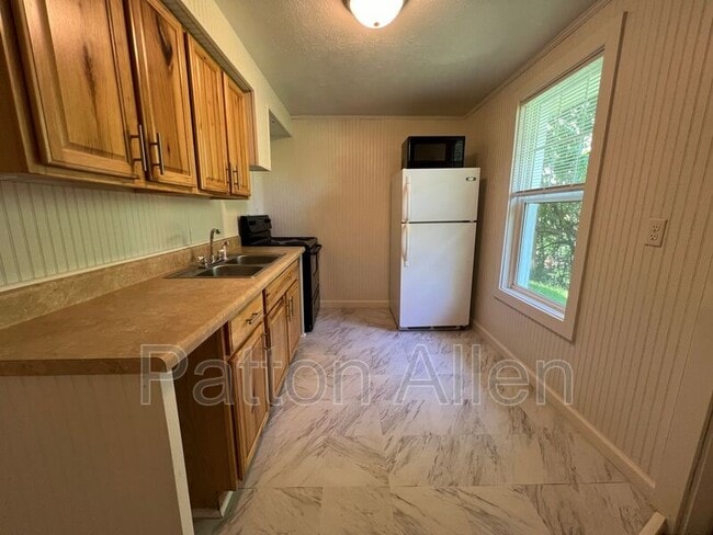 Foto del edificio - 239 Cedar Hill Rd