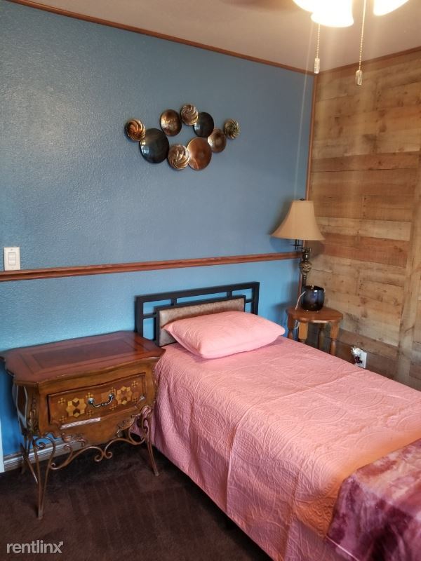 Building Photo - 9320 Willowgrove Ave