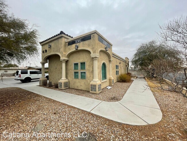 Building Photo - Studio, 2 bath House - 420 S. Jones