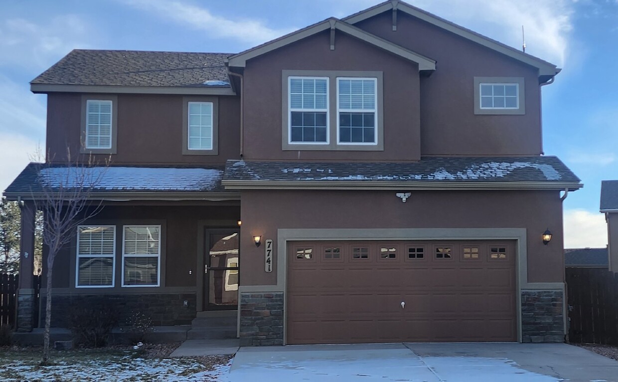 Primary Photo - 4 Bed Home with Spacious Layout in NE Colo...