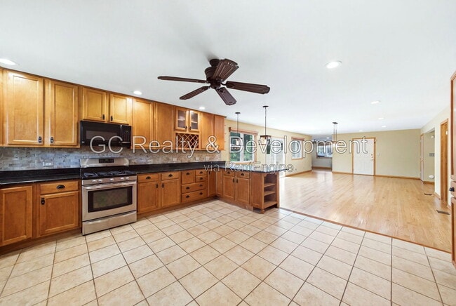 Building Photo - 1007 Forest Dr