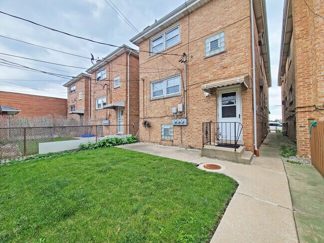 Building Photo - 5972 S Archer Ave