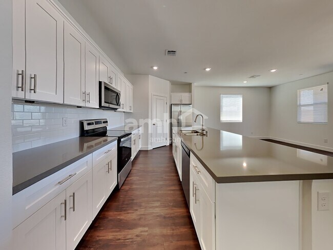 Building Photo - 288 Yasmin Daylily Place