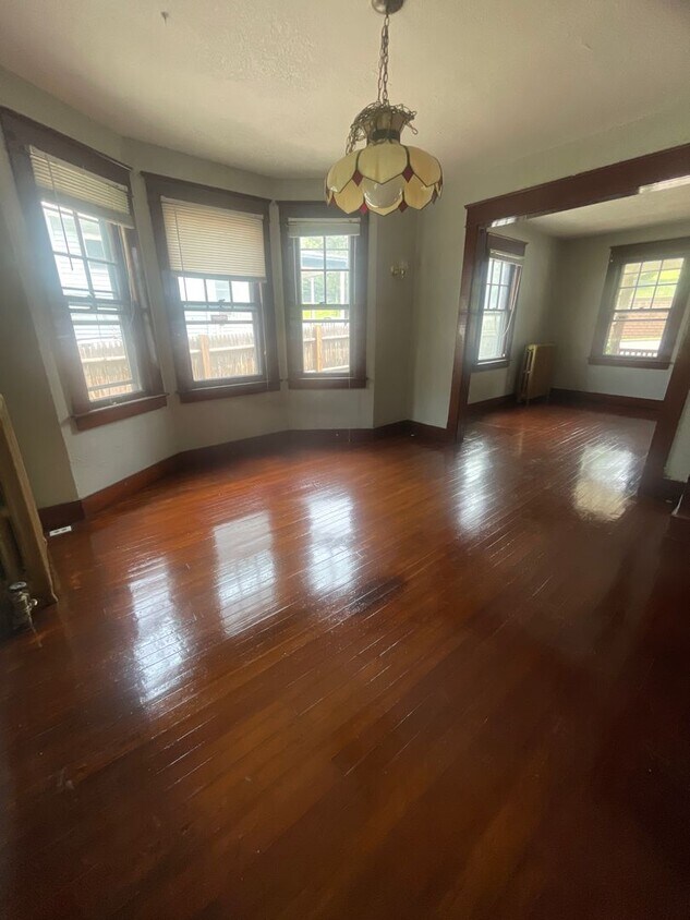 Primary Photo - Spacious 3 Bed, 2 Bath Single Family home ...