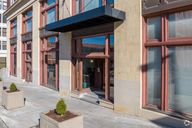 Foto del edificio - Western Auto Lofts