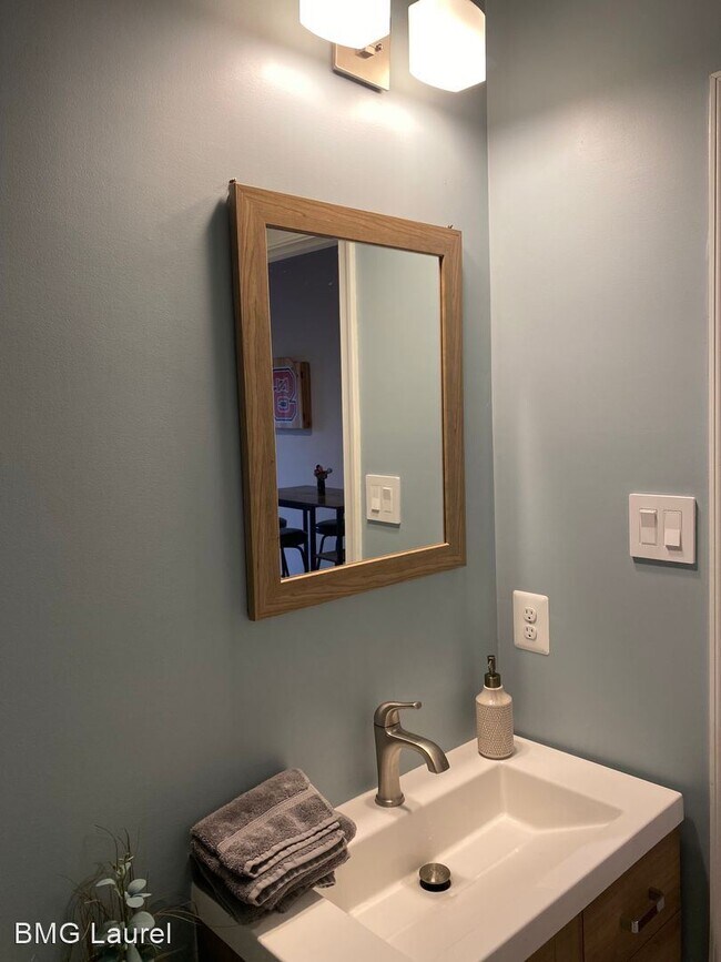 Foto del edificio - 3 br, 3 bath House - 7621 Lyndon Ct