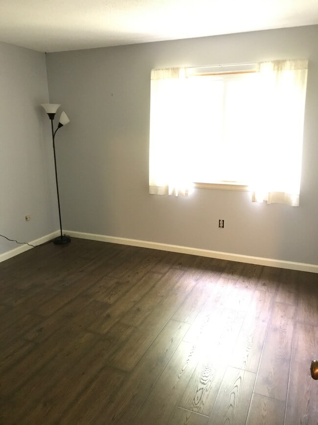 Second bedroom - 150 Burritt St