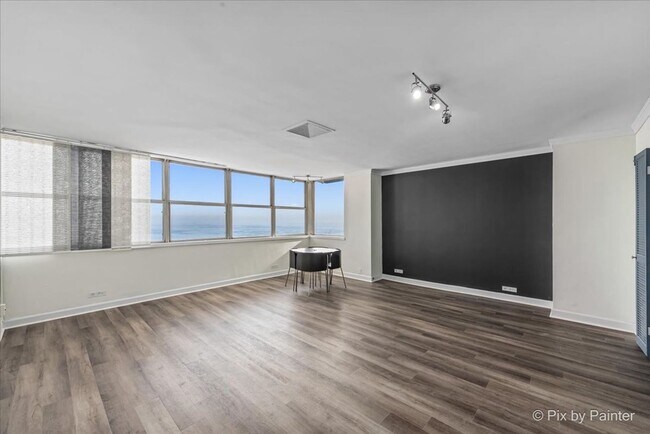 Foto del edificio - 6301 N Sheridan Rd