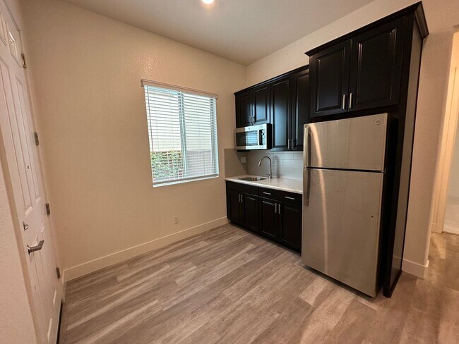 Foto del edificio - Bright and Cute 1 bed/1 bath Apartment