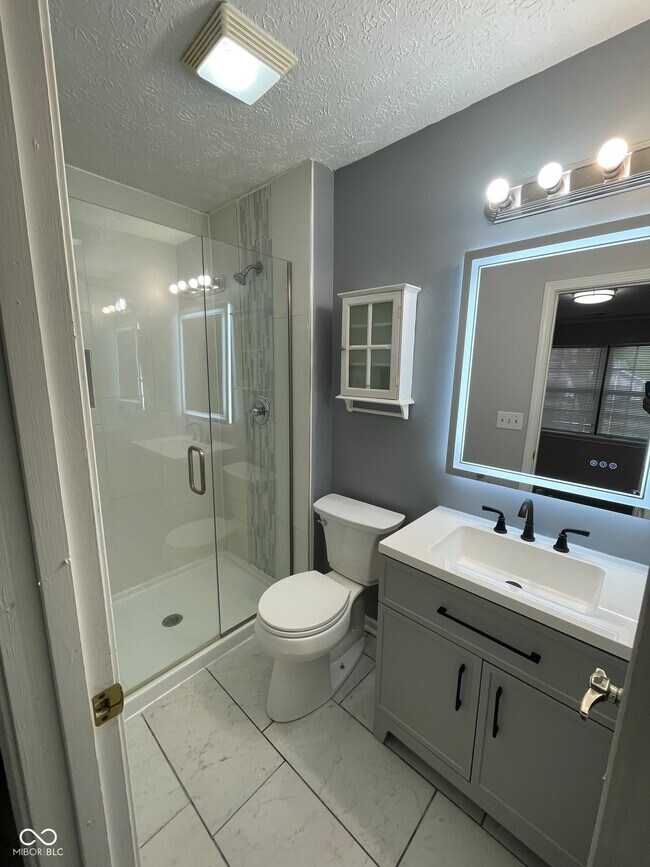 Foto del edificio - 5767 Rosemont Dr