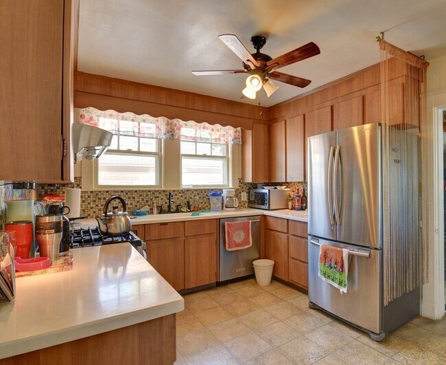 Building Photo - 96 Middle St