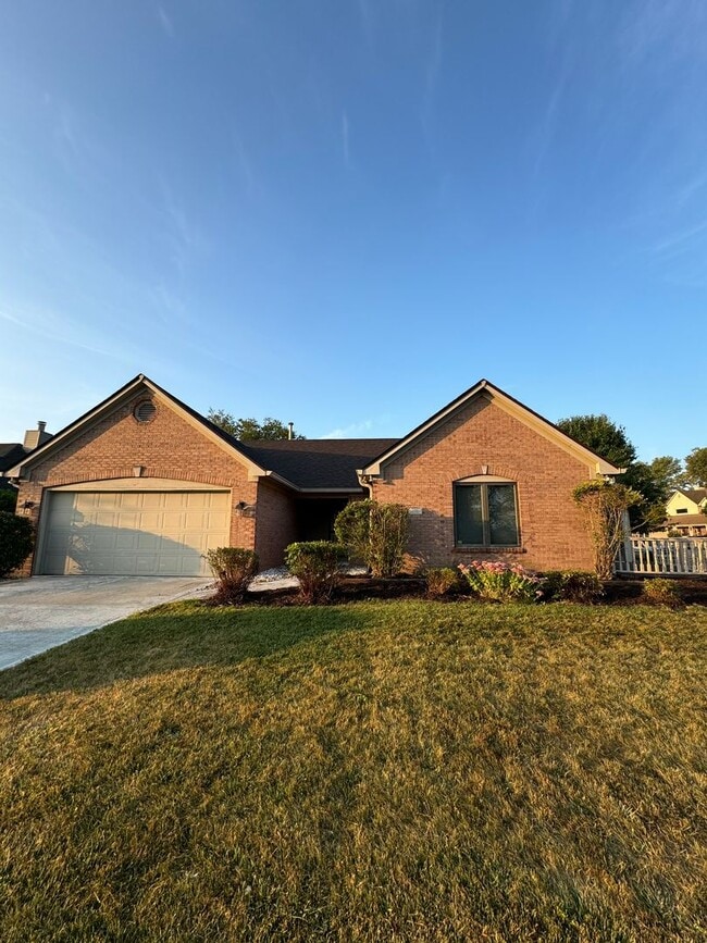 Building Photo - 10819 Players Dr