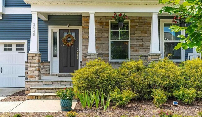 Foto del edificio - Spacious Raleigh Home with Modern Comforts