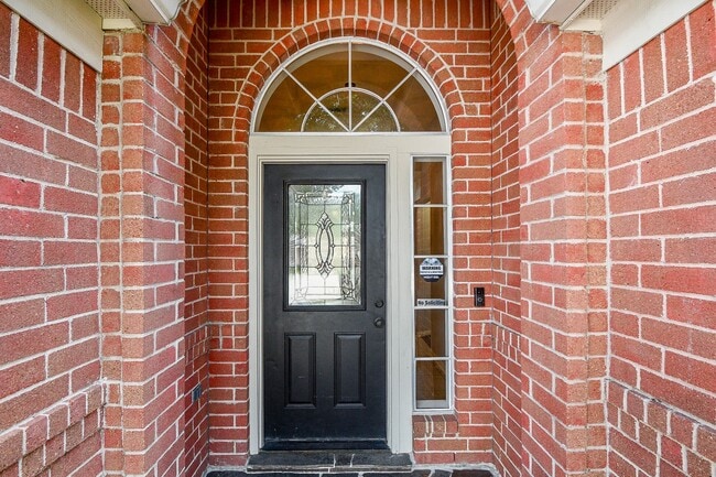 Building Photo - 707 New Pines Dr