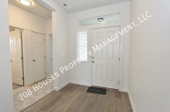Building Photo - Stunning Single-Level w/Upper Bonus Room Home