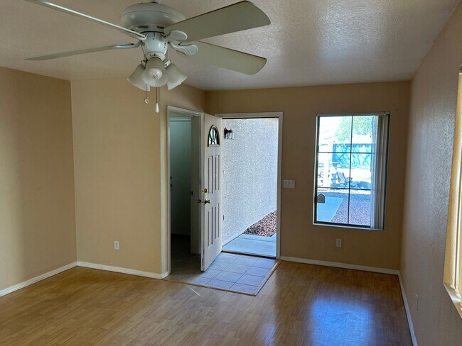 Building Photo - 2 bed 2 bath home