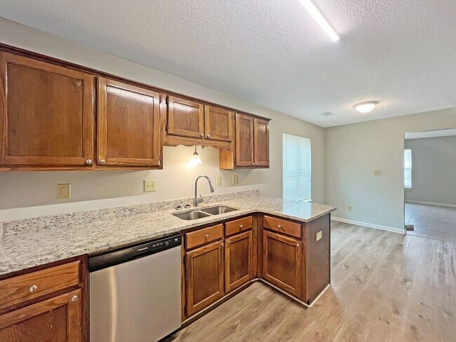 Building Photo - 7016 Tudor Ln