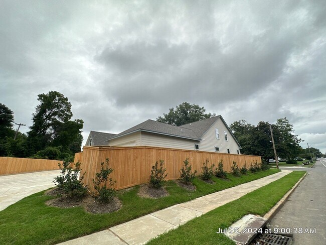 Foto del edificio - Gorgeous New Custom Built House /Highland ...