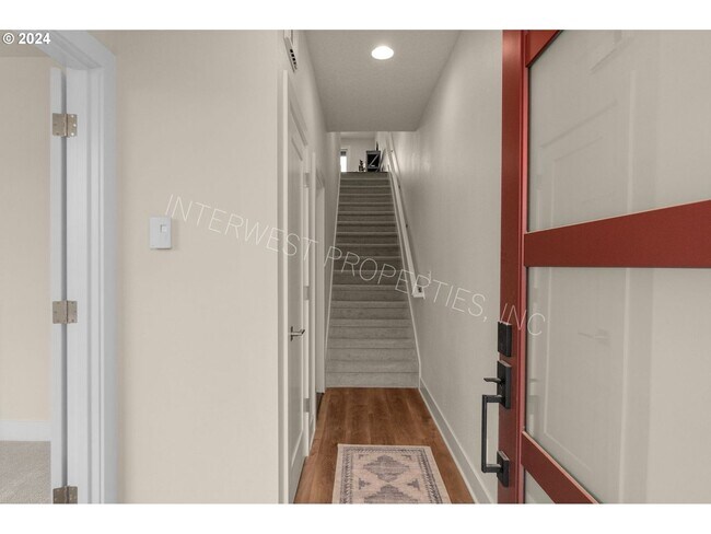Foto del edificio - BEAUTIFUL NEWER CONSTRUCTION 4 BD HOME W/2 CAR GARAGE, W/D IN UNIT, AND MORE!