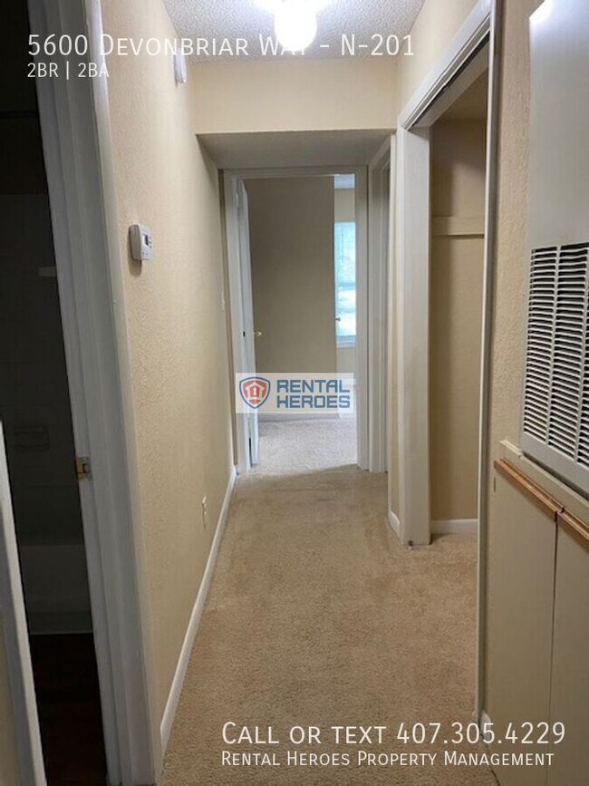 Foto del edificio - 5600 Devonbriar Way