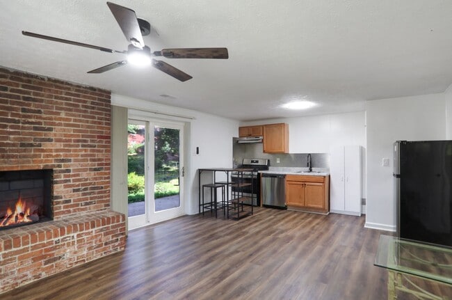 Building Photo - 3675 Charles Dr