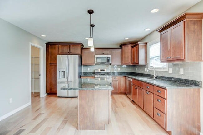 Building Photo - Beautiful 5 bed home with New Fence and Finished Basement -  Mahomet - AVAILABLE NOW