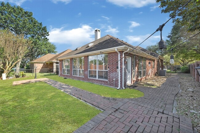 Foto del edificio - 6403 Parkriver Crossing