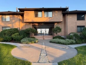 Building Photo - 350 Grovers Ave