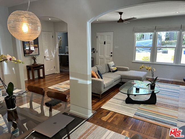 Foto del edificio - 390 N Baldwin Ave