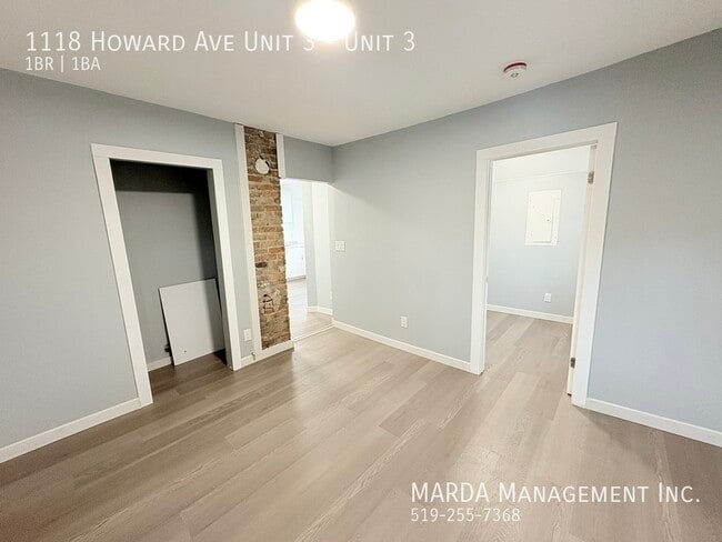 Photo du bâtiment - NEWLY RENOVATED 1BED/1BATH UPPER UNIT- ON HOWARD + HYDRO!