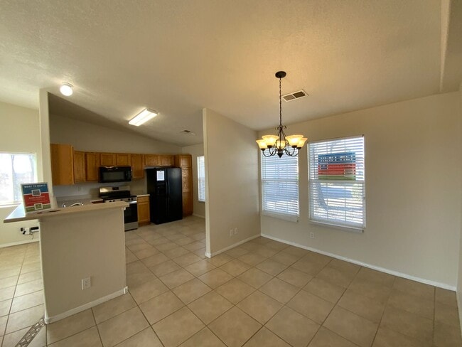 Foto del edificio - 3 Bedroom Single Story Home Available Near Unser Blvd NE & King Blvd NE!