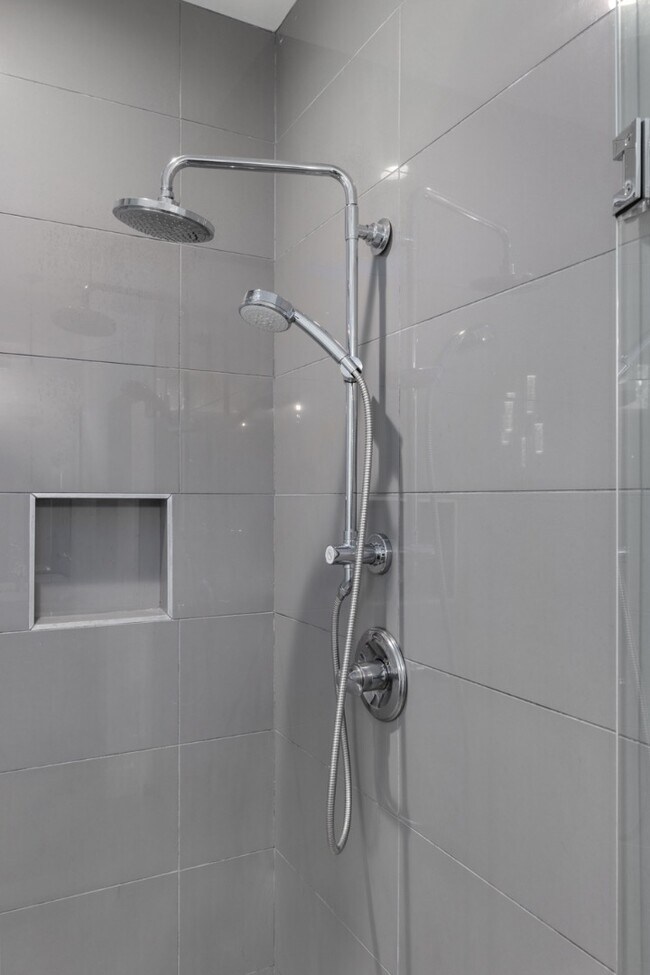 Photo - 453 Erin Ave SW House