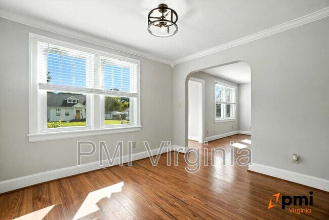 Foto del edificio - 121 Hanover Ave