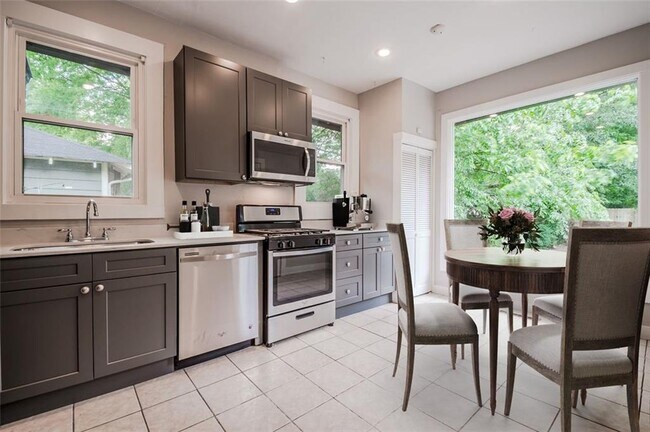 Foto del edificio - 1143 Gracewood Ave SE