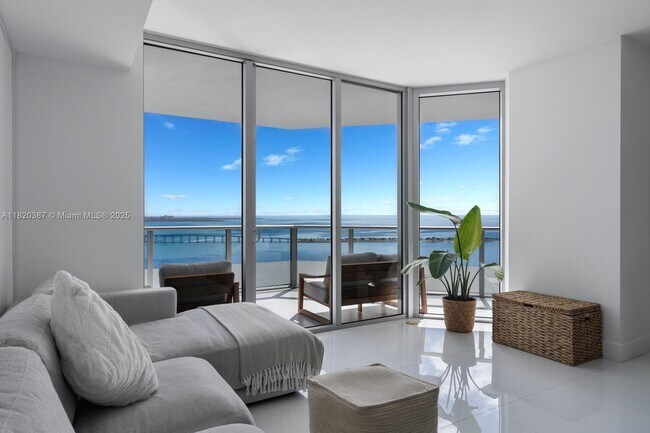 Foto del edificio - 1300 Brickell Bay Dr