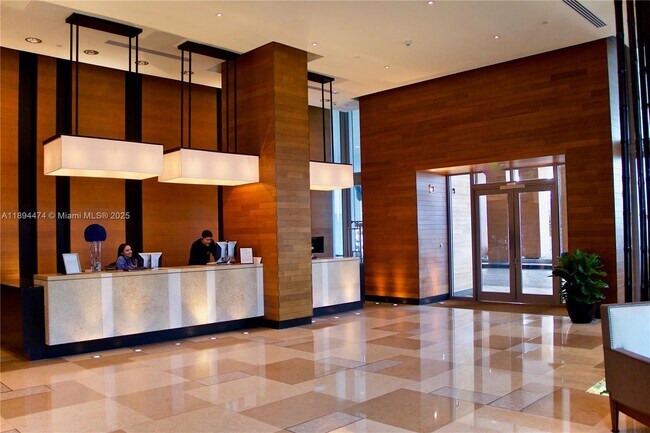 Foto del edificio - 6899 Collins Ave