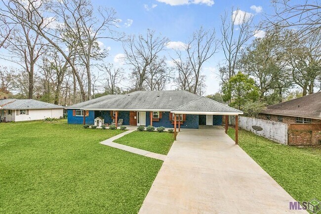 Photo - 9152 Woodbine St House