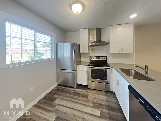 Foto del edificio - 8610 Sagewood Dr