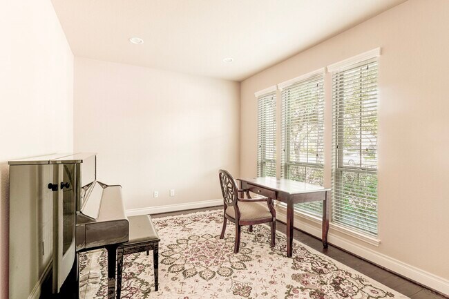 Foto del edificio - 28707 Hemlock Red Ct