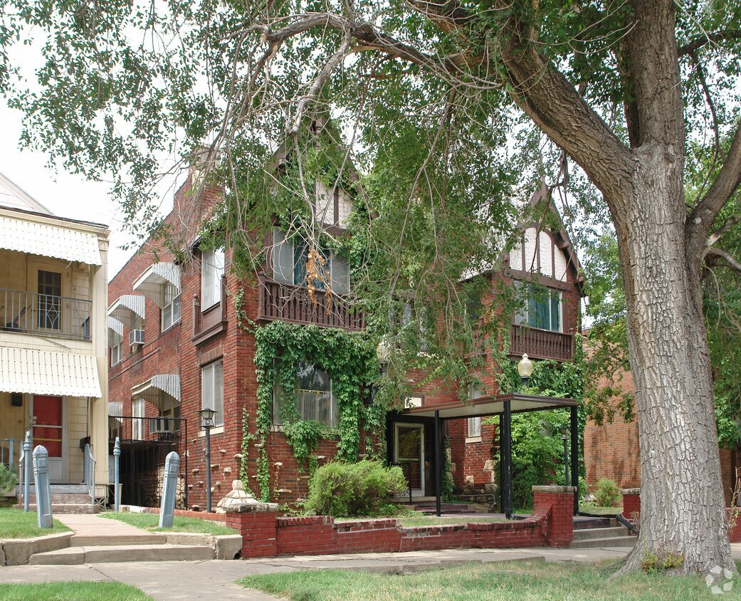 Primary Photo - 915 SW Tyler St