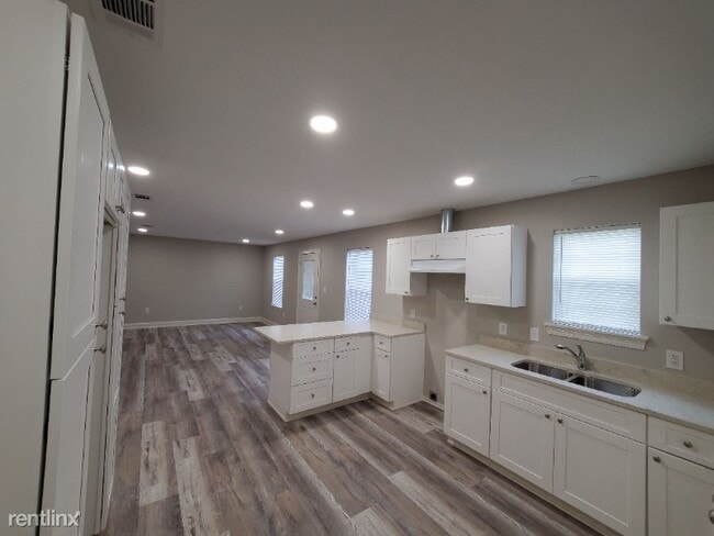Building Photo - 2 br, 1 bath House - 802 Bilbo St