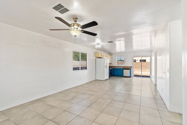 Building Photo - Tucson, AZ - Single-Family - $1,695.00 Ava...