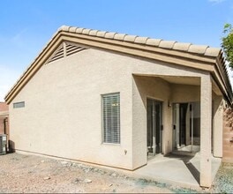 Building Photo - 16805 E Maplewood Dr