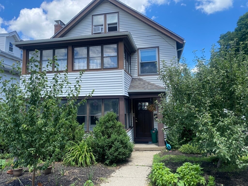 Foto principal - 519 Belmont St