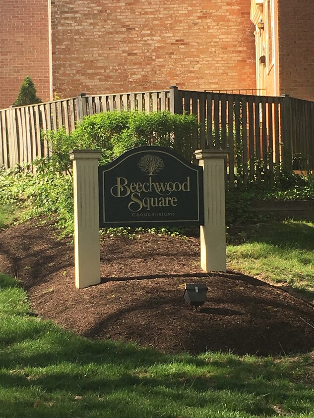 Foto del edificio - 6502 Beechwood Dr