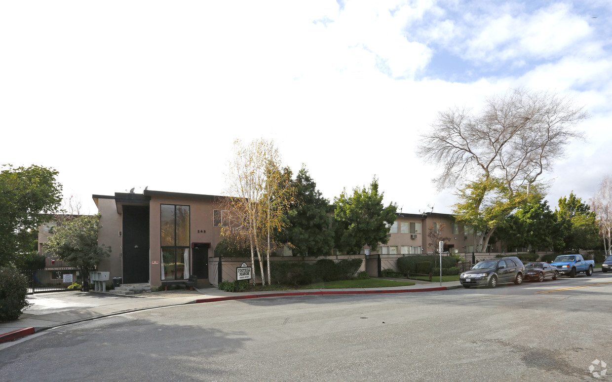 Foto principal - Foothill Manor Apartments