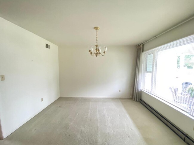 Building Photo - 625 Abbey Dr