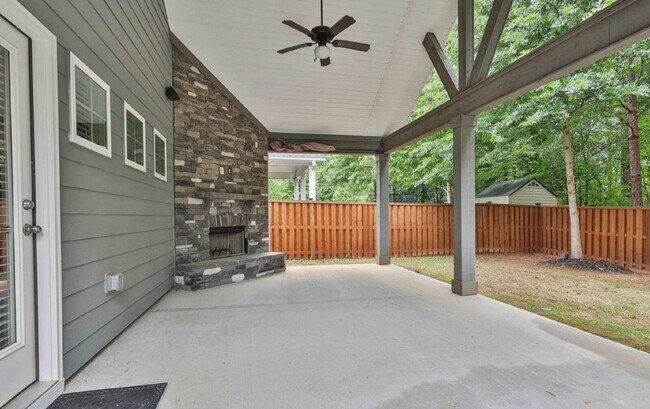 Building Photo - "Spacious 5-Bed Family Retreat with Movie Room & Cozy Patio Fireplace in Sharpsburg!"